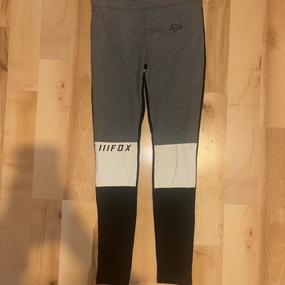 Fox Two-Tone Gray and Black Leggings with White Detail